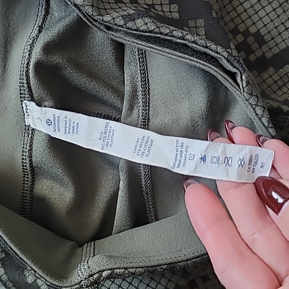 Lululemon army greenleggings size 2 - Picture 3 of 5